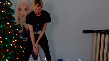 Twitch streamer SMASHES COMPUTER while playing golf